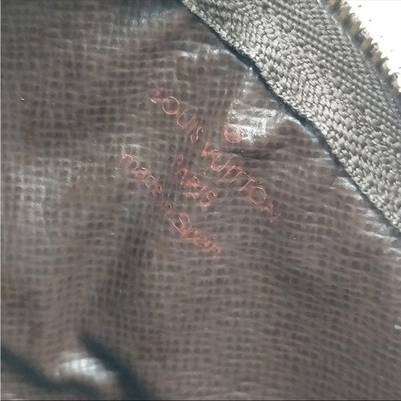 Louis Vuitton Key Pouch - Picture 7 of 9